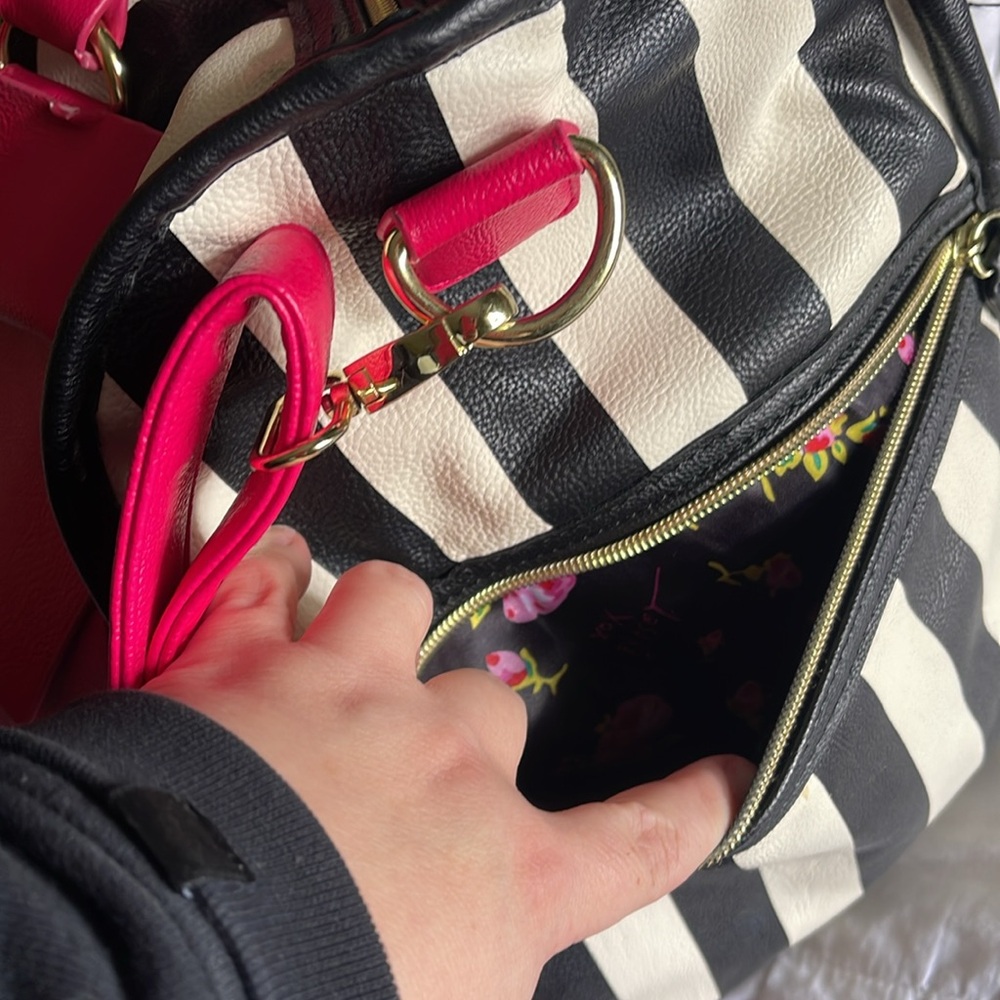 Betsy Johnson travel tote. - Picture 3 of 8